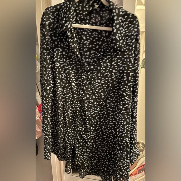 SHEIN Tops - 428- SHEIN button down tunic with collar in navy with Light Blue Heart Print